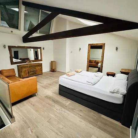 Loft Apartment *